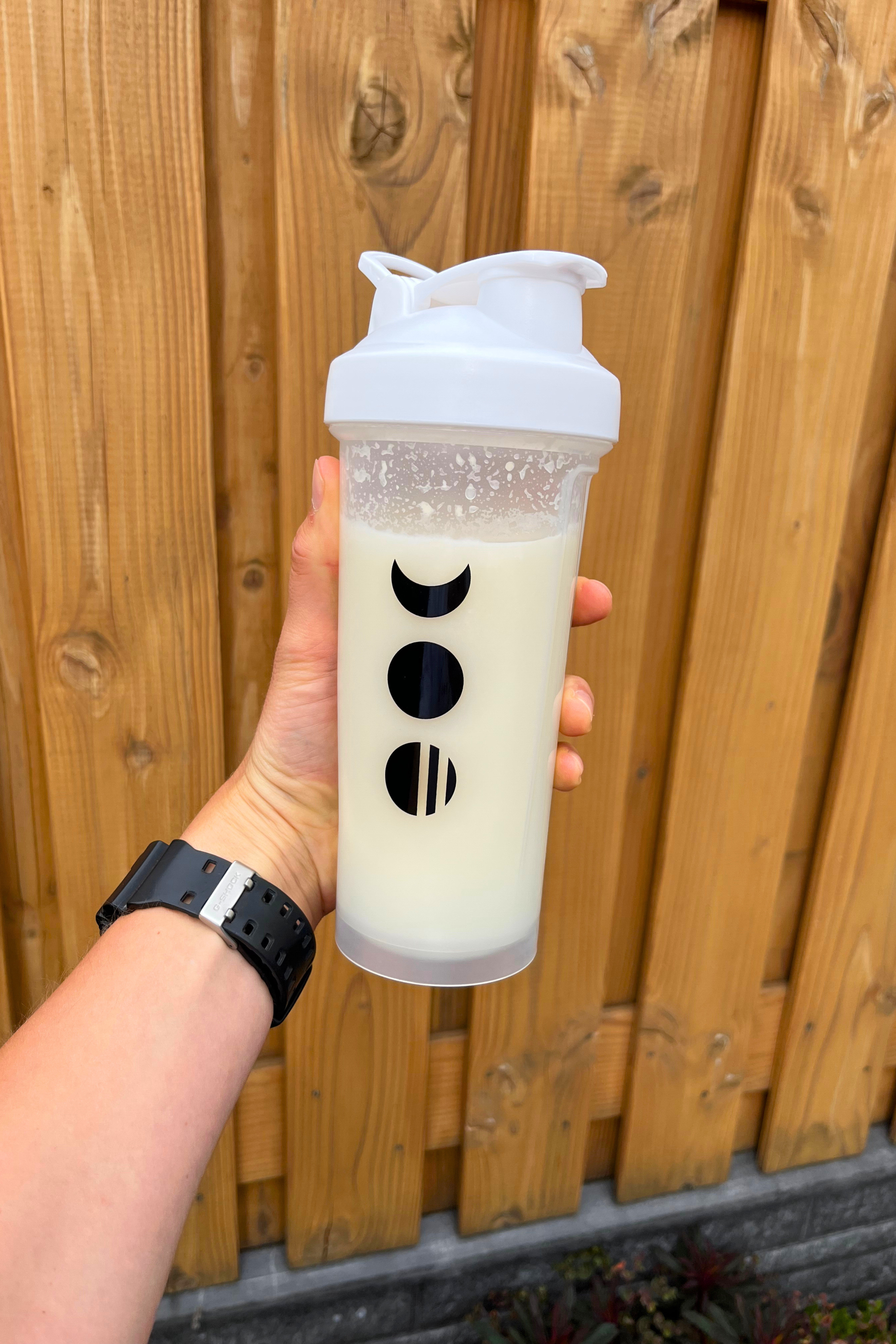 Onnea Shaker Bottle - Snow White Onnea